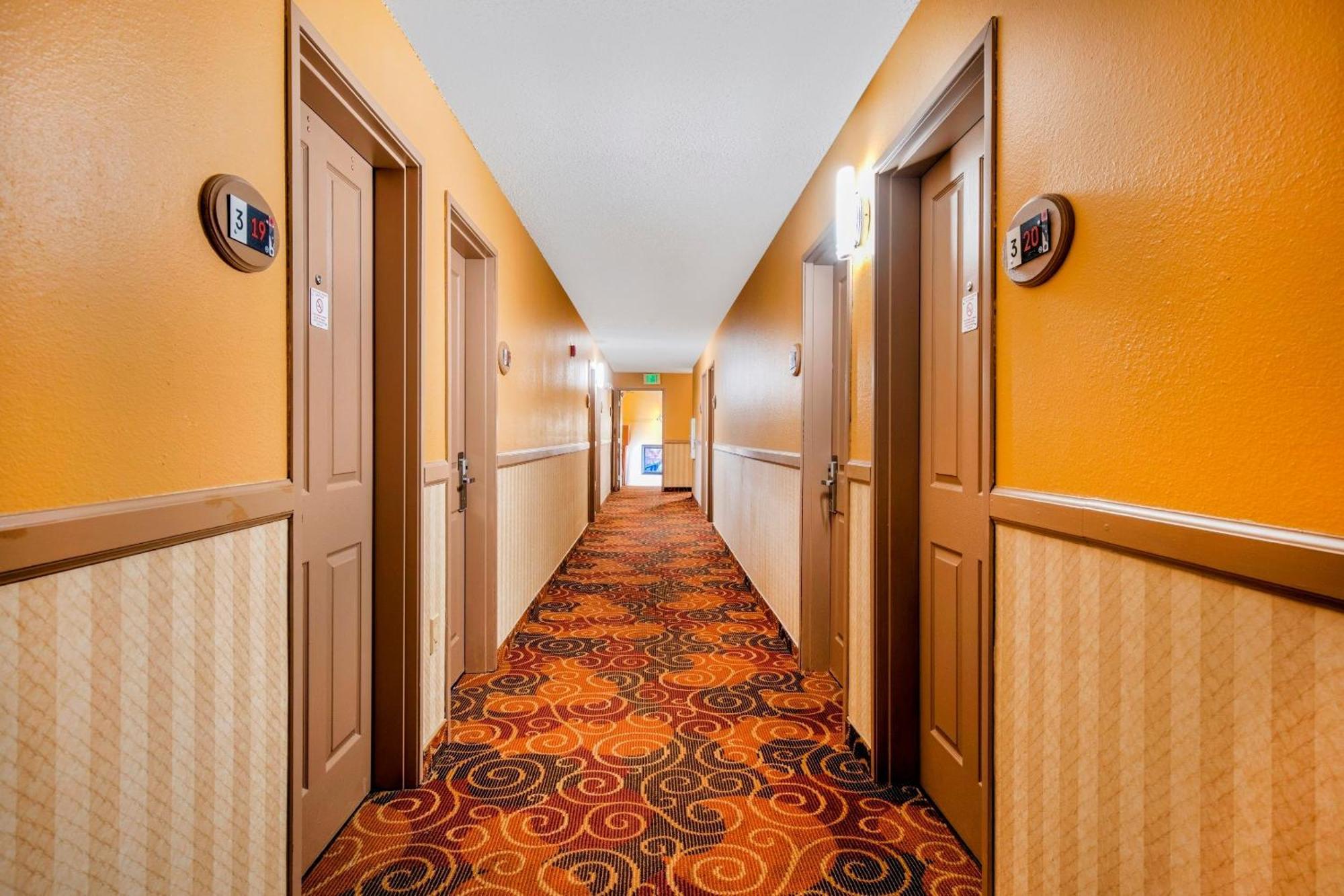 Oyo Hotel Castle Rock Co Downtown Extérieur photo